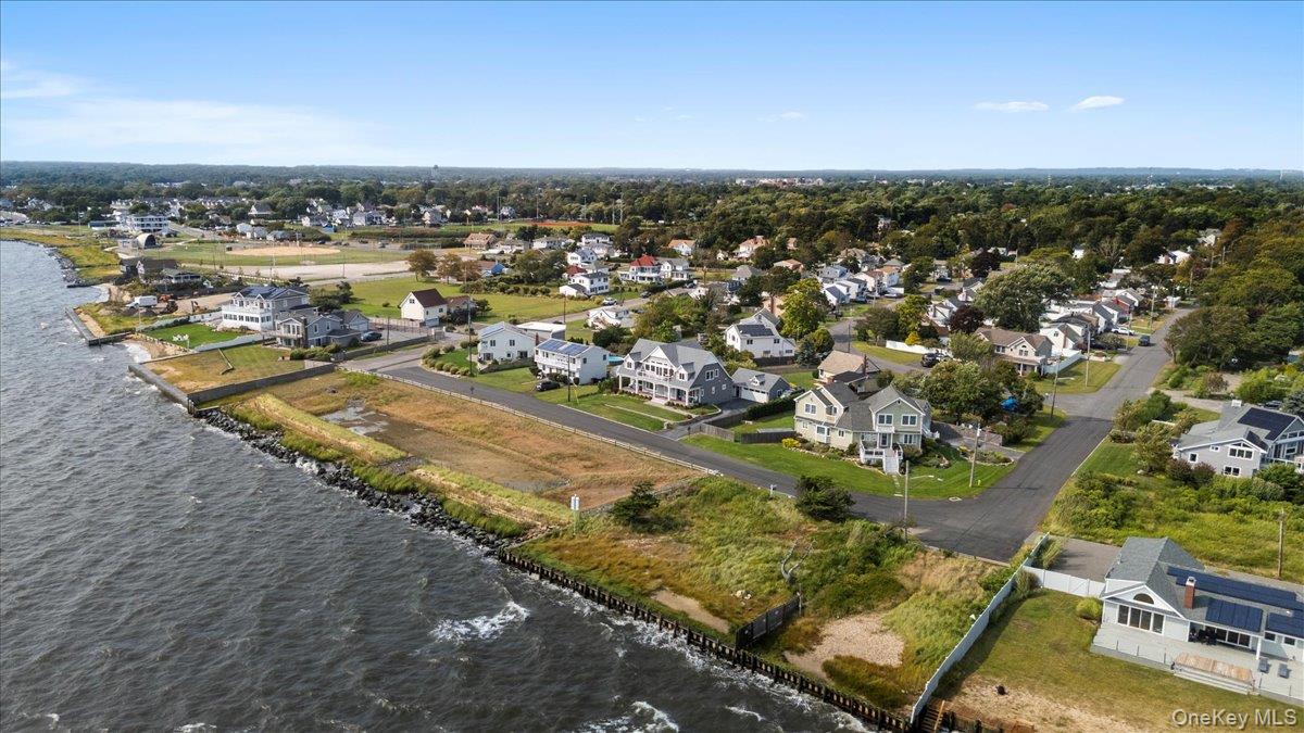 #17 photo, 20 S Breeze Drive, サフォーク郡 East Patchogue , NY 11772