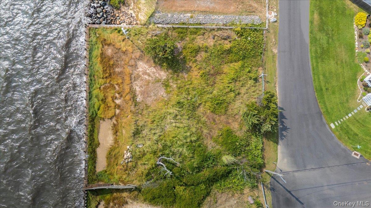 #18 photo, 20 S Breeze Drive, サフォーク郡 East Patchogue , NY 11772