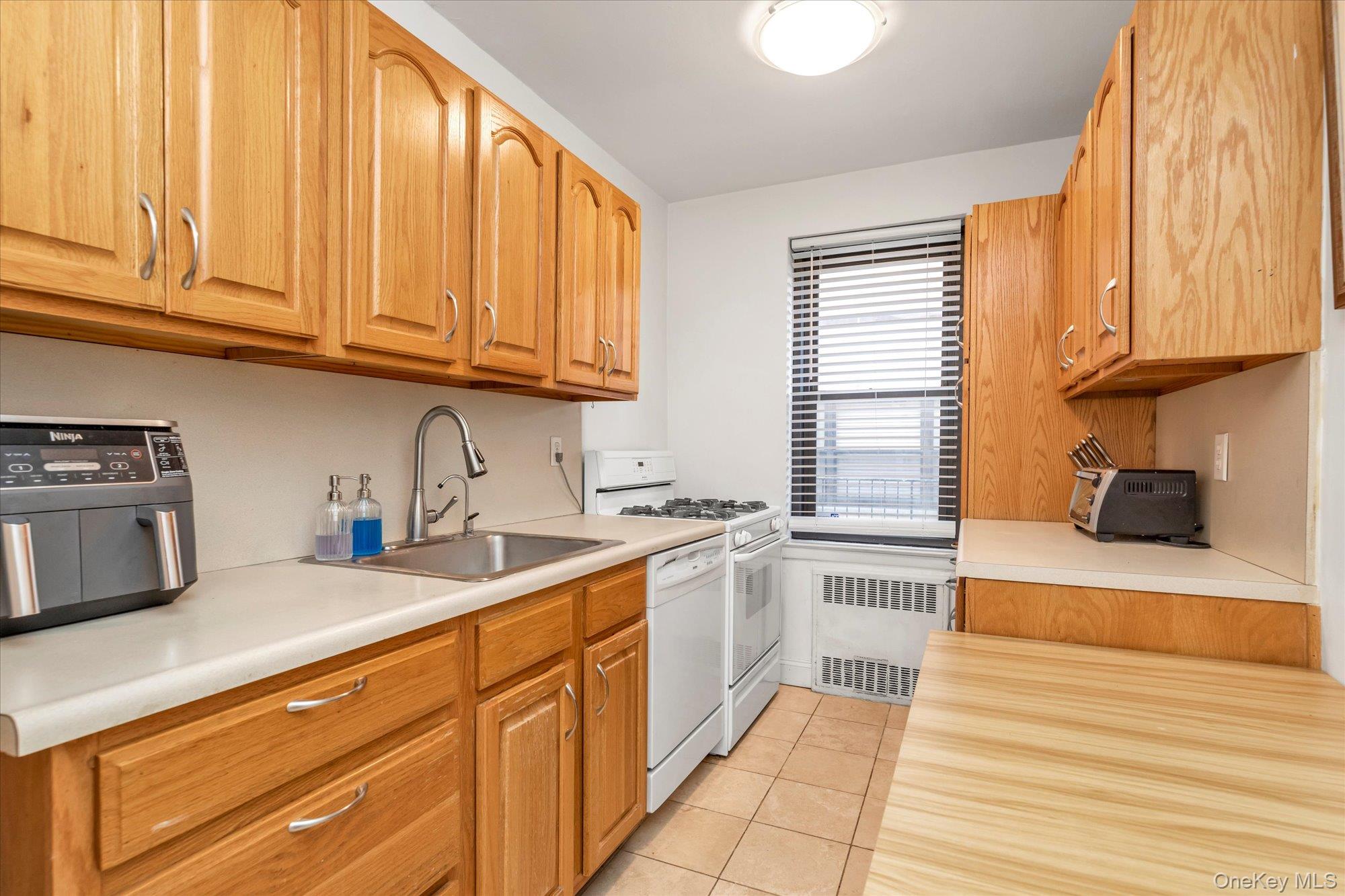 #10 photo, 320 Atlantic Avenue, नासाउ काउंटी East Rockaway , NY 11518