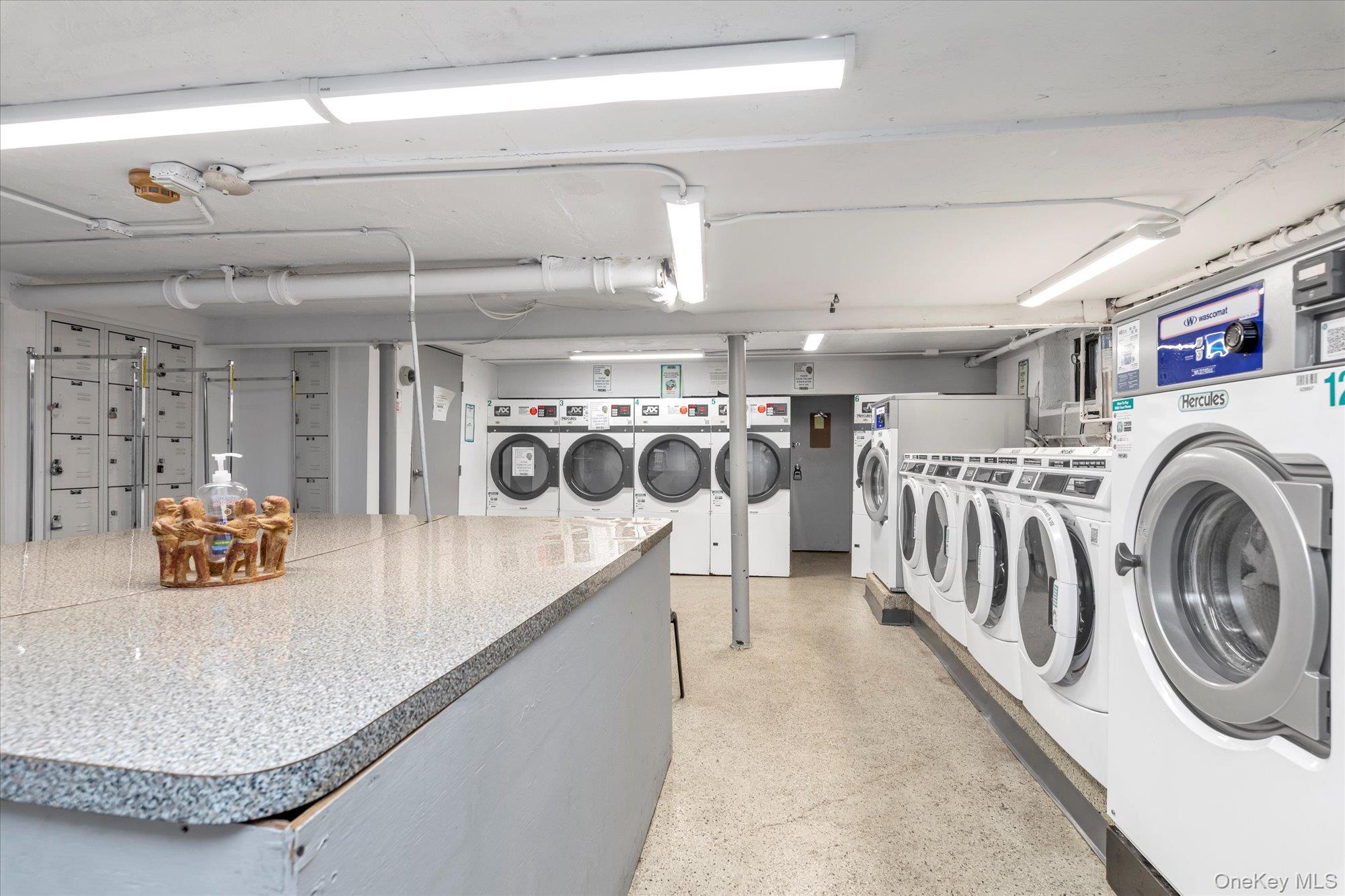 #15 photo, 320 Atlantic Avenue, नासाउ काउंटी East Rockaway , NY 11518