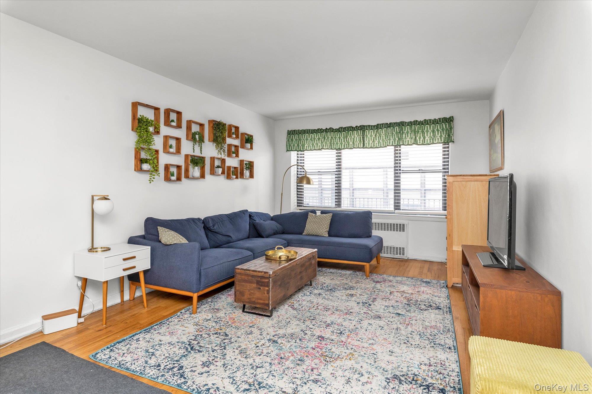 #5 photo, 320 Atlantic Avenue, नासाउ काउंटी East Rockaway , NY 11518