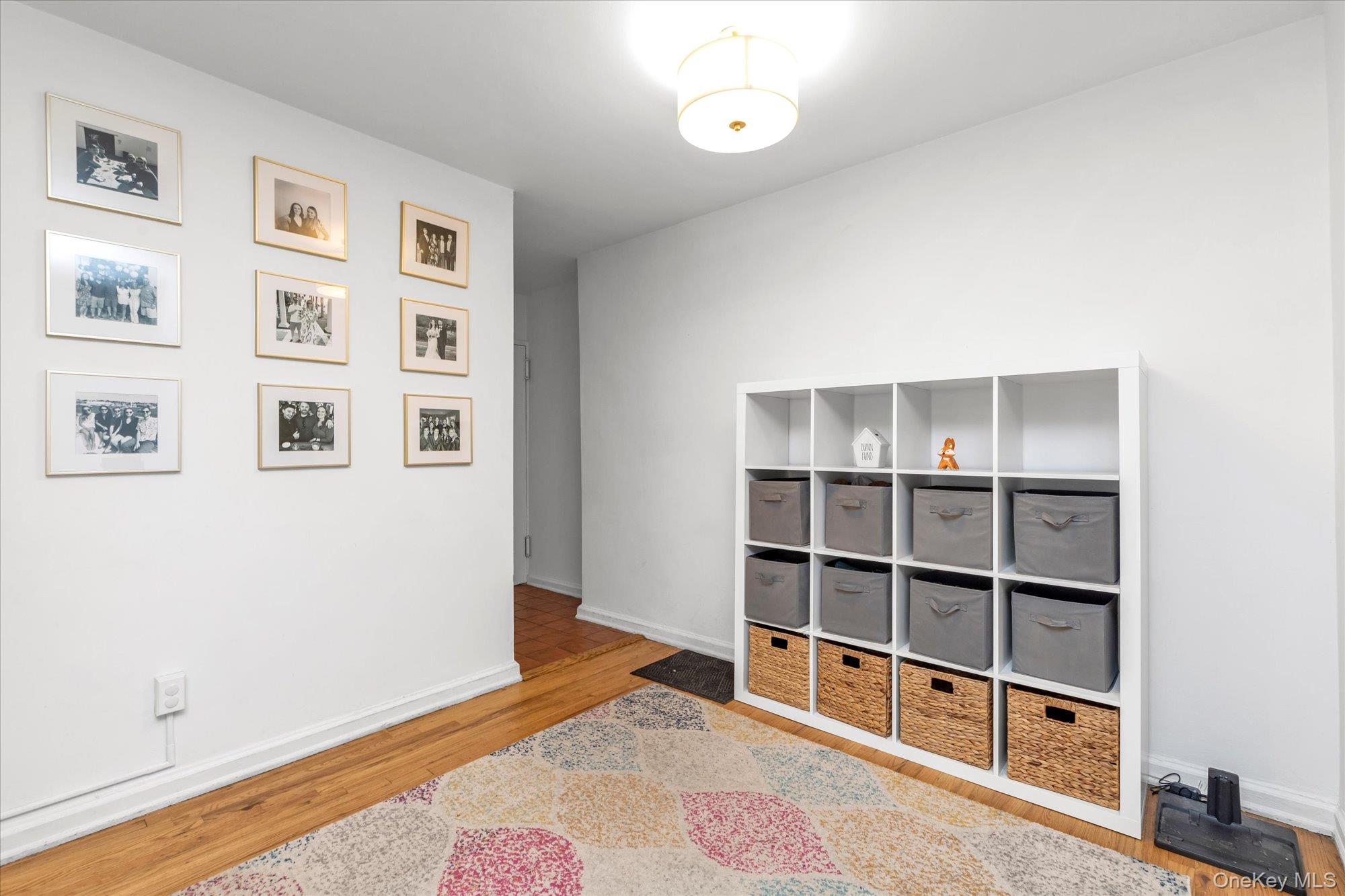 #8 photo, 320 Atlantic Avenue, नासाउ काउंटी East Rockaway , NY 11518