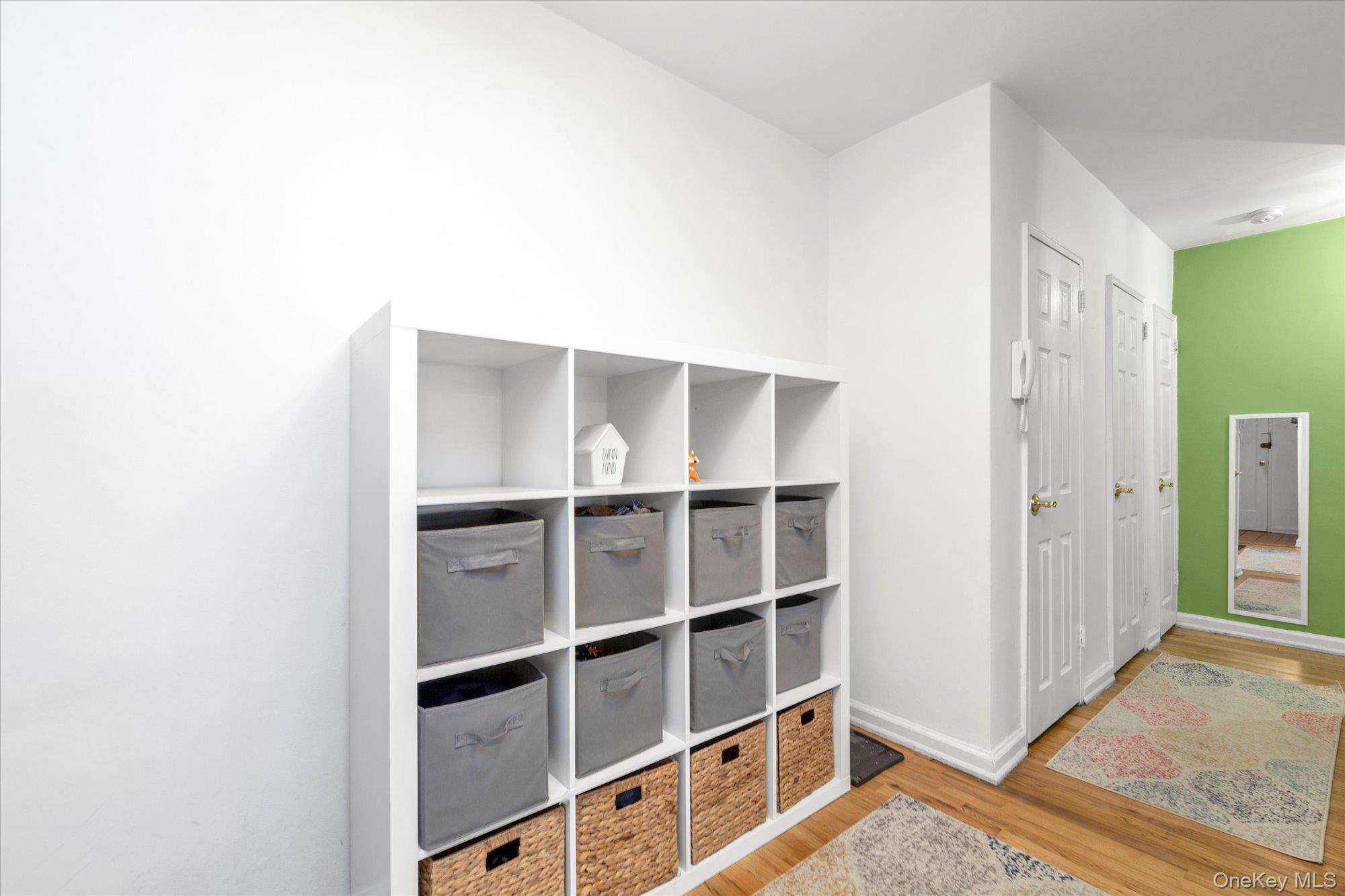 #9 photo, 320 Atlantic Avenue, नासाउ काउंटी East Rockaway , NY 11518