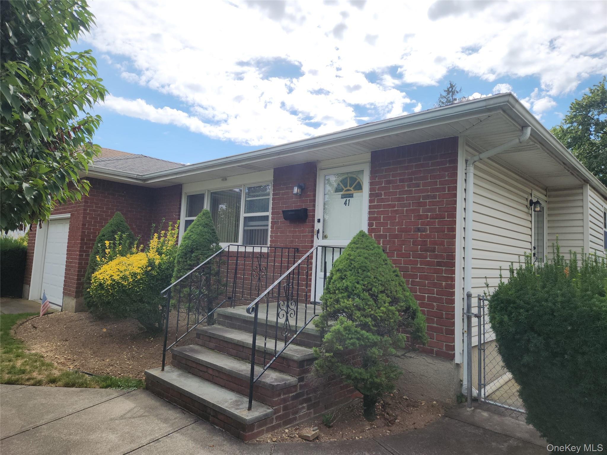 #1 photo, 41 Meade Avenue, नासाउ काउंटी Bethpage , NY 11714