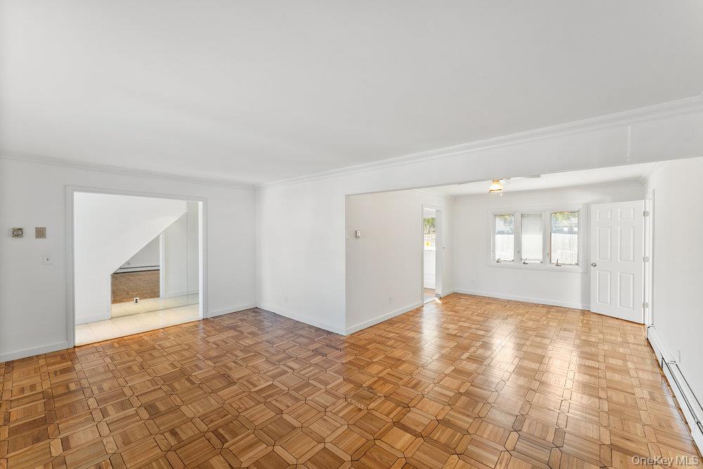 #2 photo, 376 Hunnewell Avenue, ナッソー郡 Elmont , NY 11003