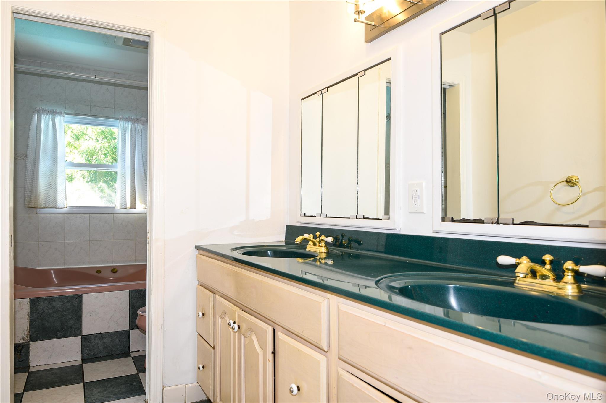 #13 photo, 18 Norton Drive, サフォーク郡 East Northport , NY 11731