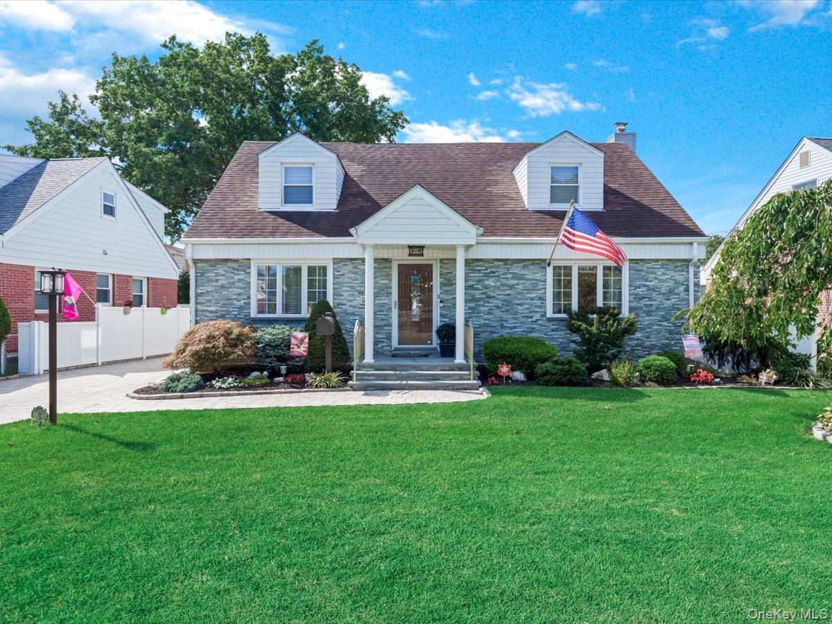 #1 photo, 42 Tottenham Place, नासाउ काउंटी New Hyde Park , NY 11040