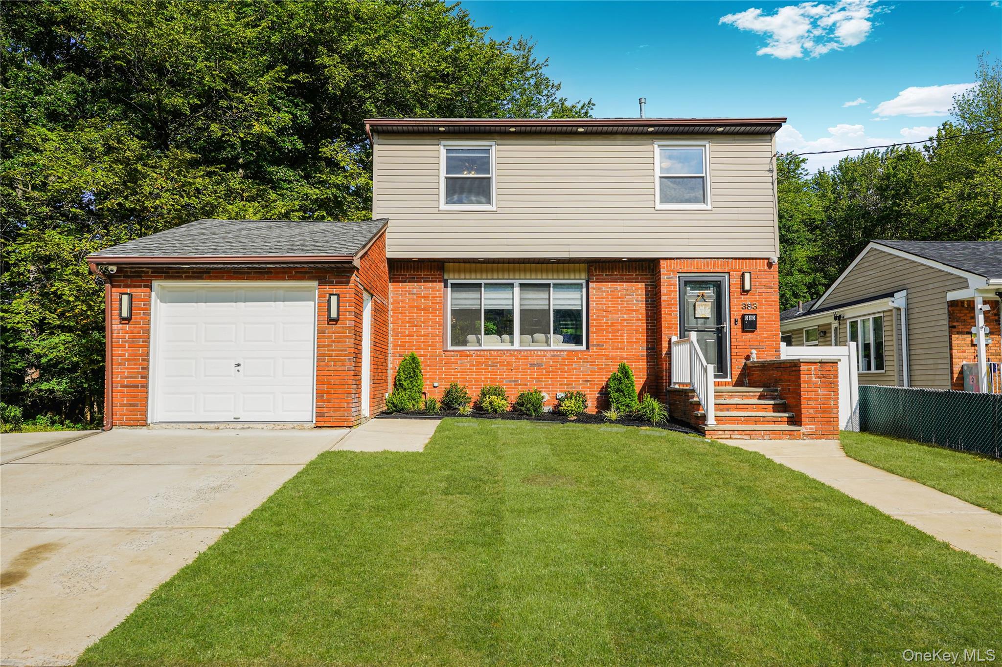 #1 photo, 383 Woodrow Rd, स्टेटन द्वीप Staten Island , NY 10312