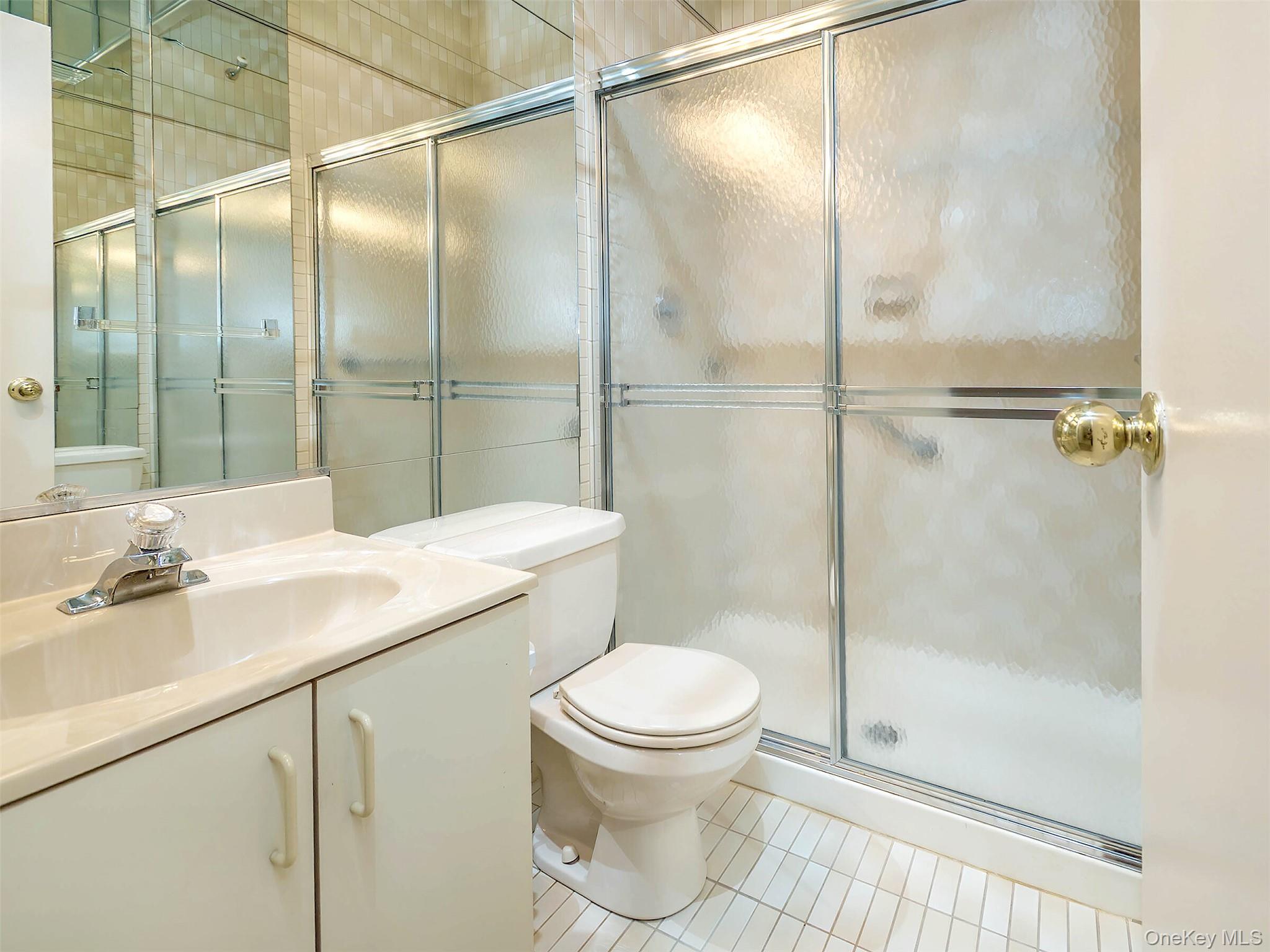 #17 photo, 100 The Glen, ナッソー郡 Glen Head , NY 11545