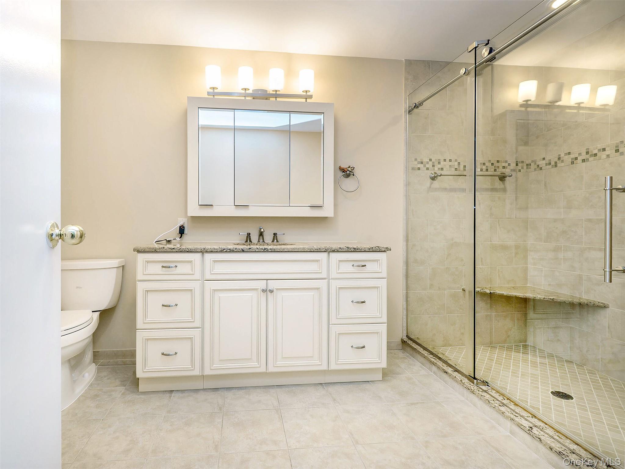 #20 photo, 100 The Glen, ナッソー郡 Glen Head , NY 11545