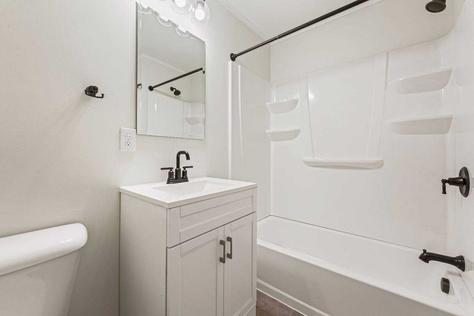 #16 photo, 42 Saratoga Ave, #1W, Mechanicville , NY 12118