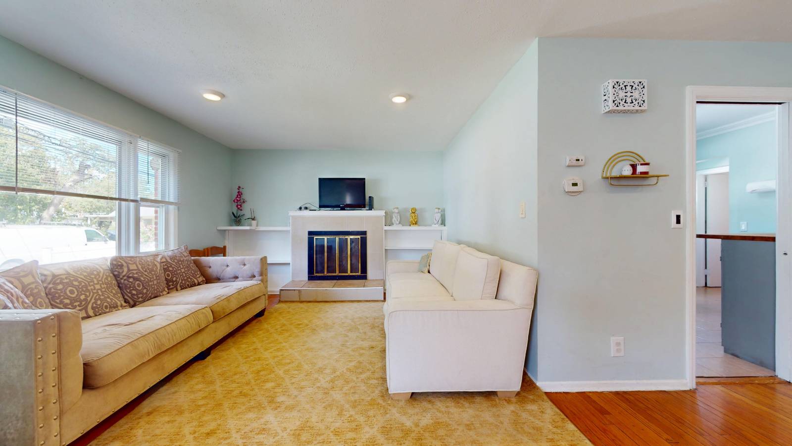 #4 photo, 40 Wagner Ave, ナッソー郡 Roosevelt , NY 11575