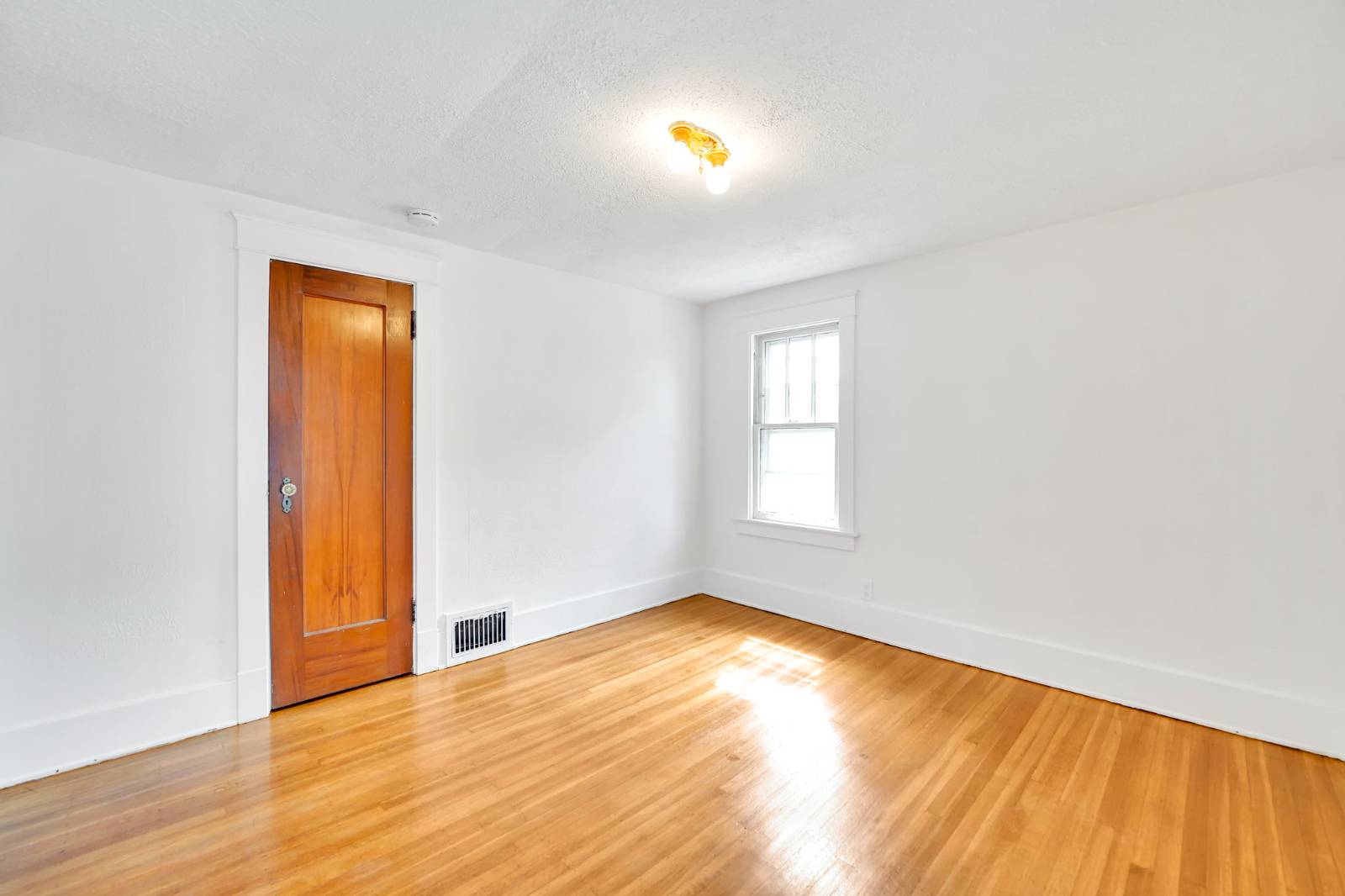 #34 photo, 63 Princeton Blvd, Tonawanda , NY 14217