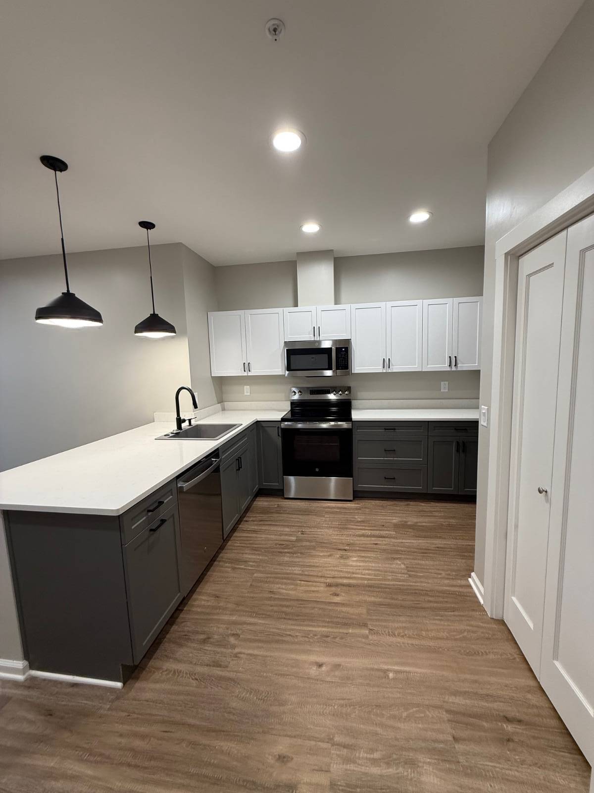 #3 photo, 214 Kinne St, #209, East Syracuse , NY 13057