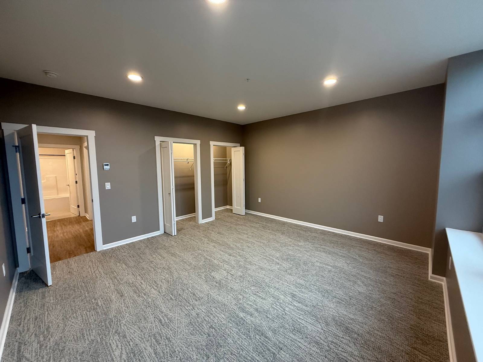 #11 photo, 214 Kinne St, #210, East Syracuse , NY 13057