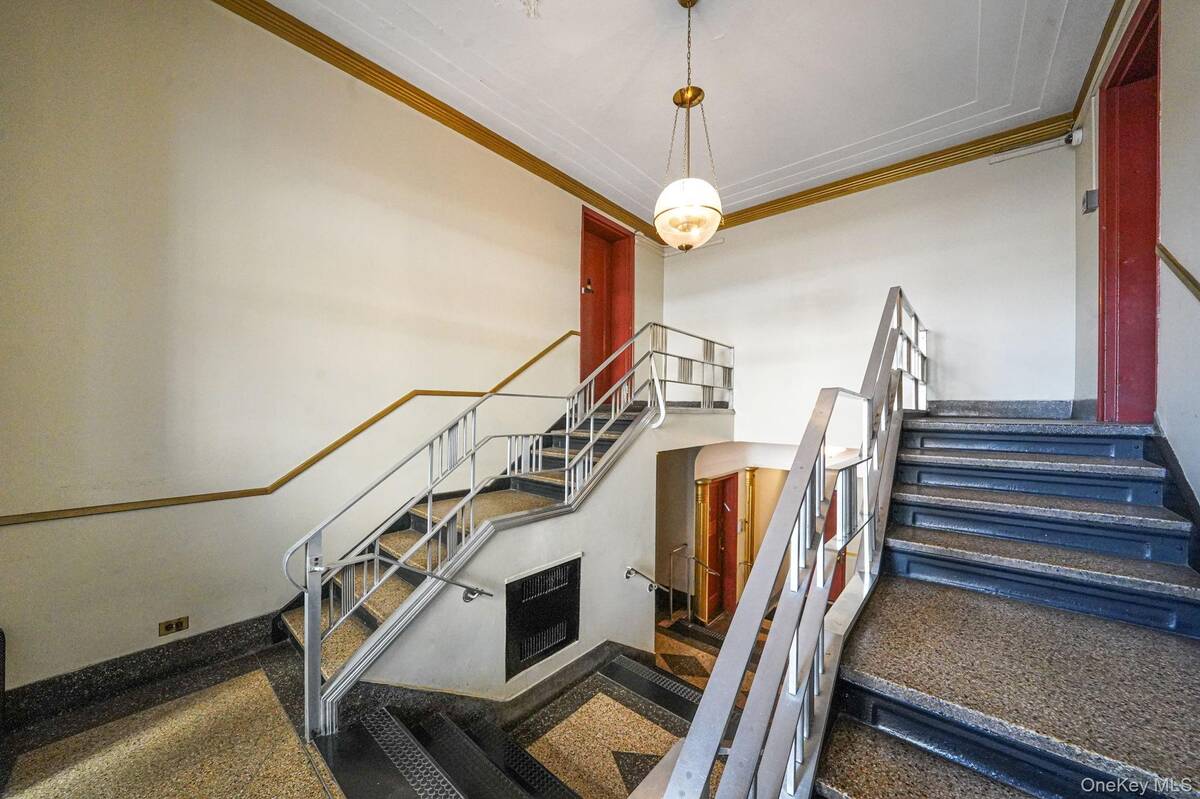 #6 photo, 860 Grand Concourse, #2R, Concourse Village , NY 10451