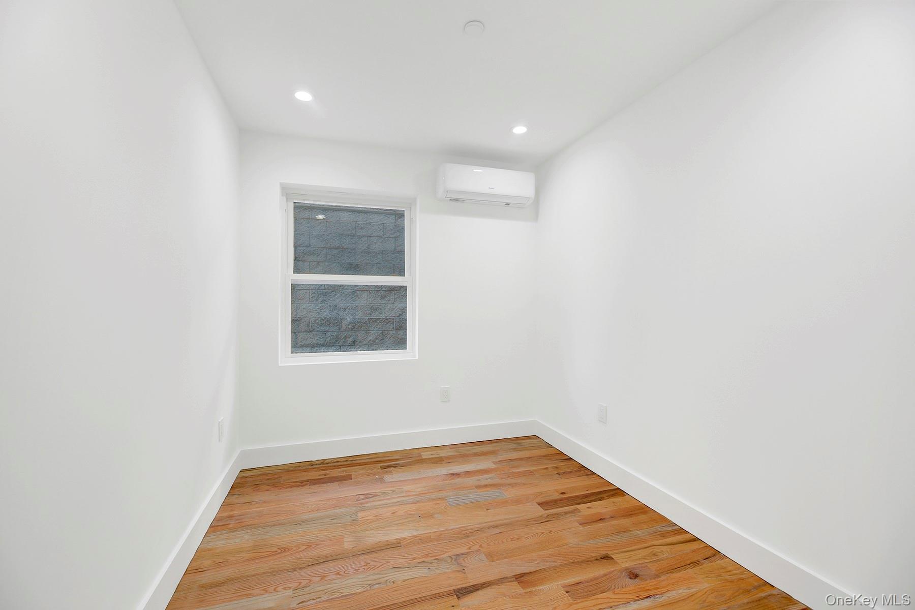 #8 photo, 163 Beach 25, クイーンズ区 Far Rockaway , NY 11691