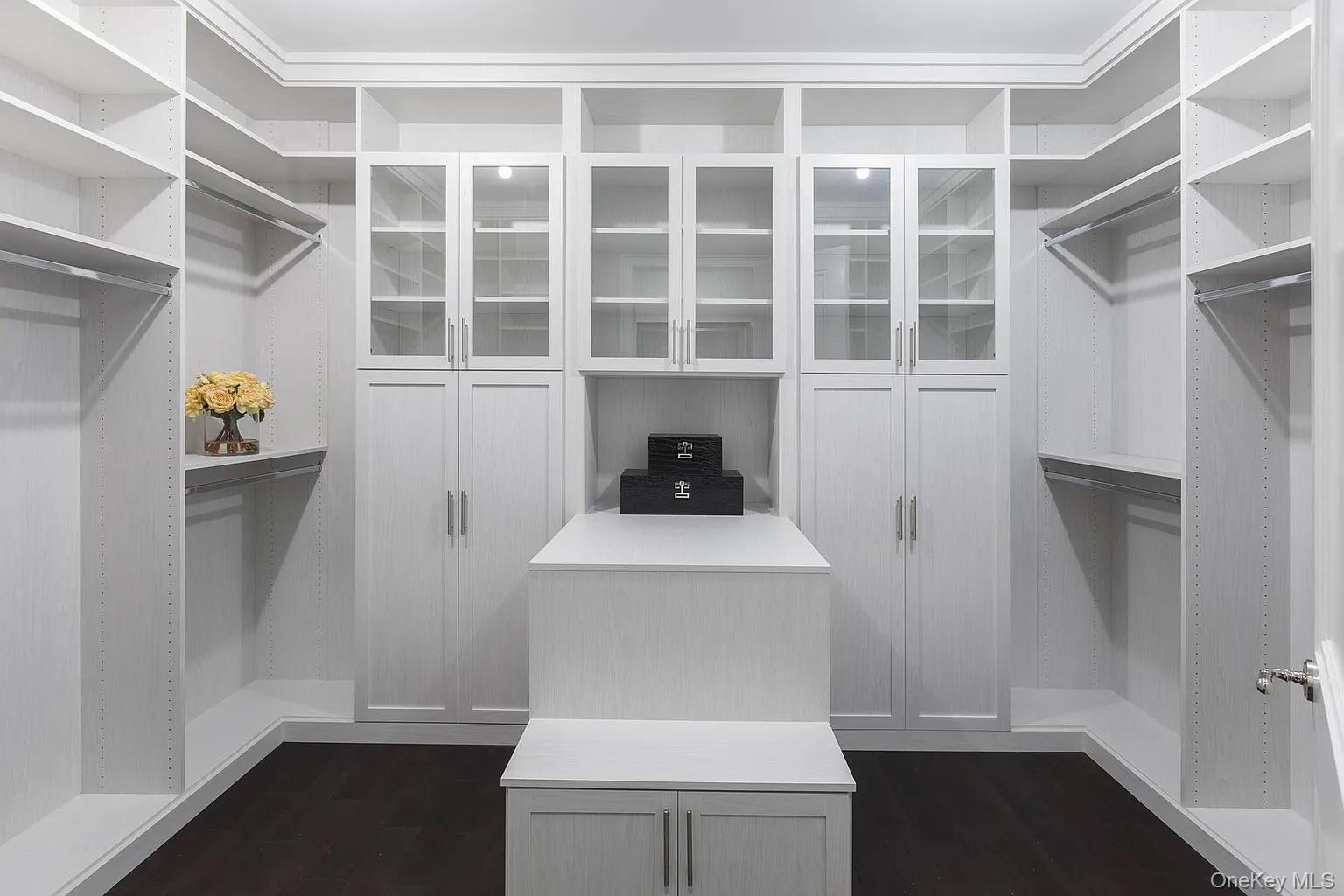 #14 photo, 2000 Royal Court, ナッソー郡 North Hills , NY 11040