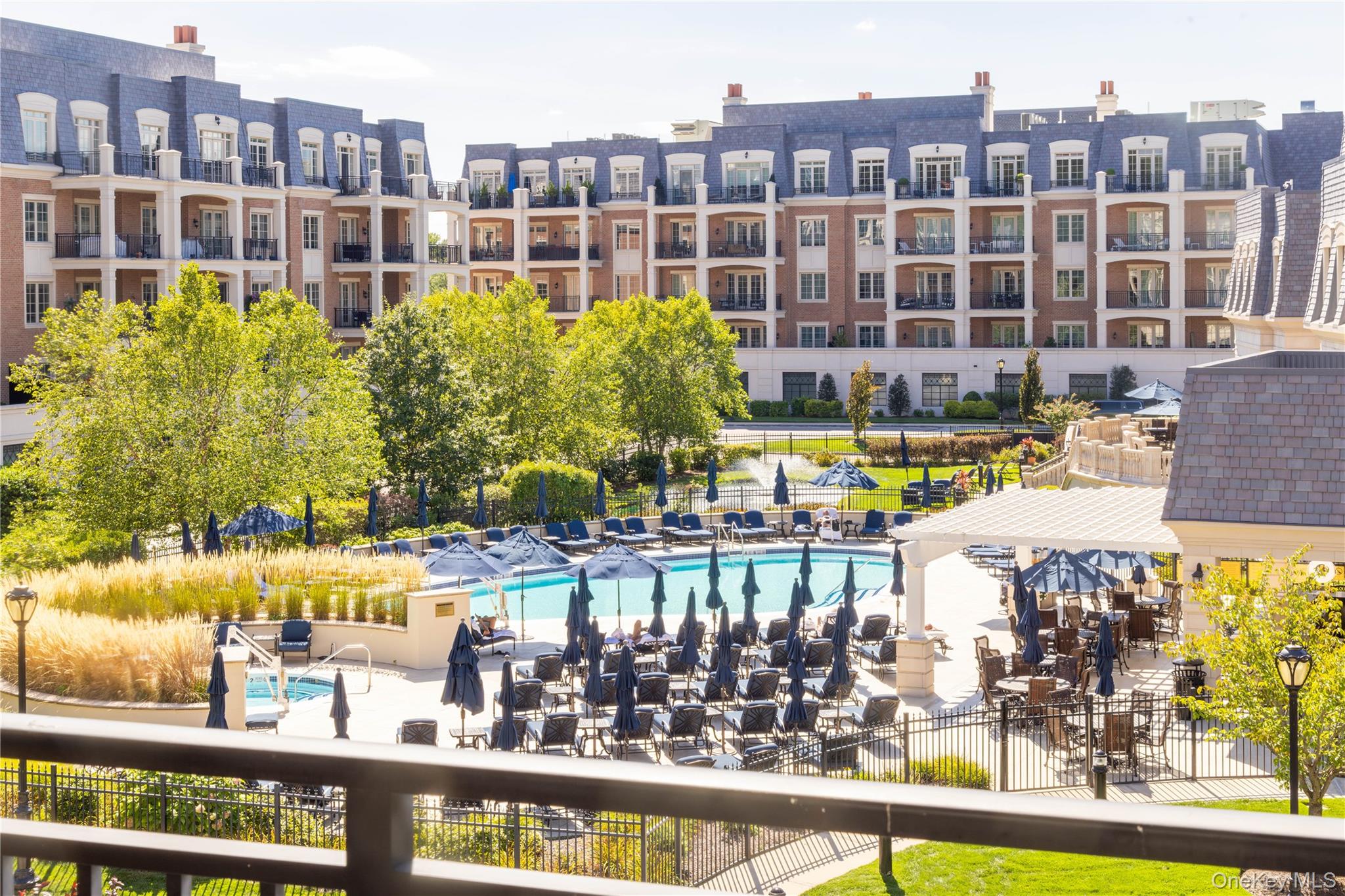 #19 photo, 2000 Royal Court, ナッソー郡 North Hills , NY 11040