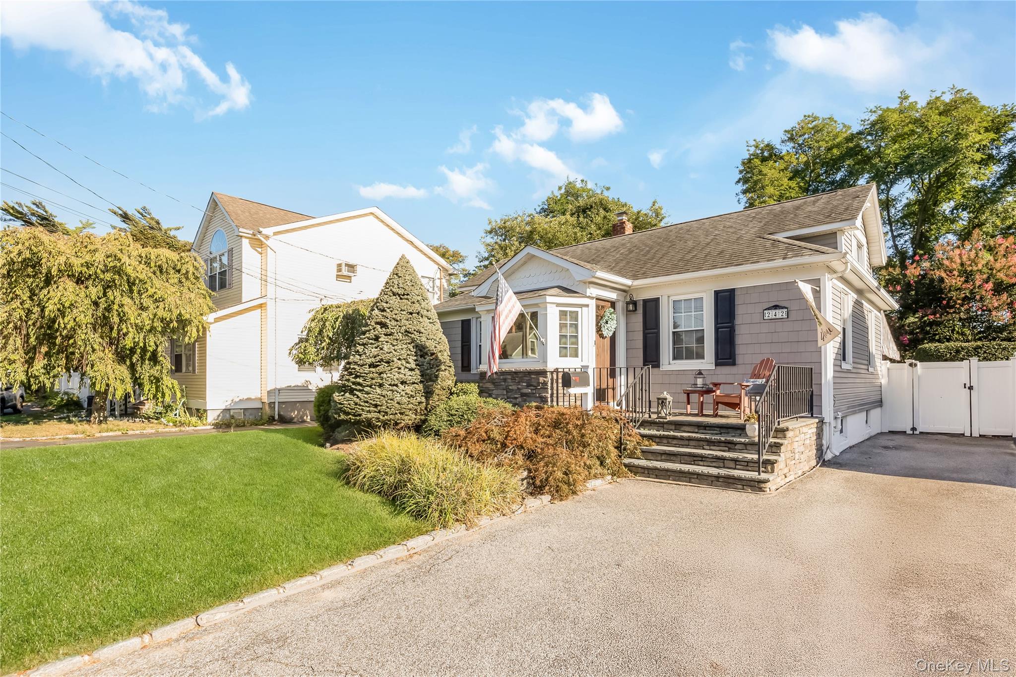 #1 photo, 242 Islip Boulevard, सफ़ोक काउंटी Islip Terrace , NY 11752