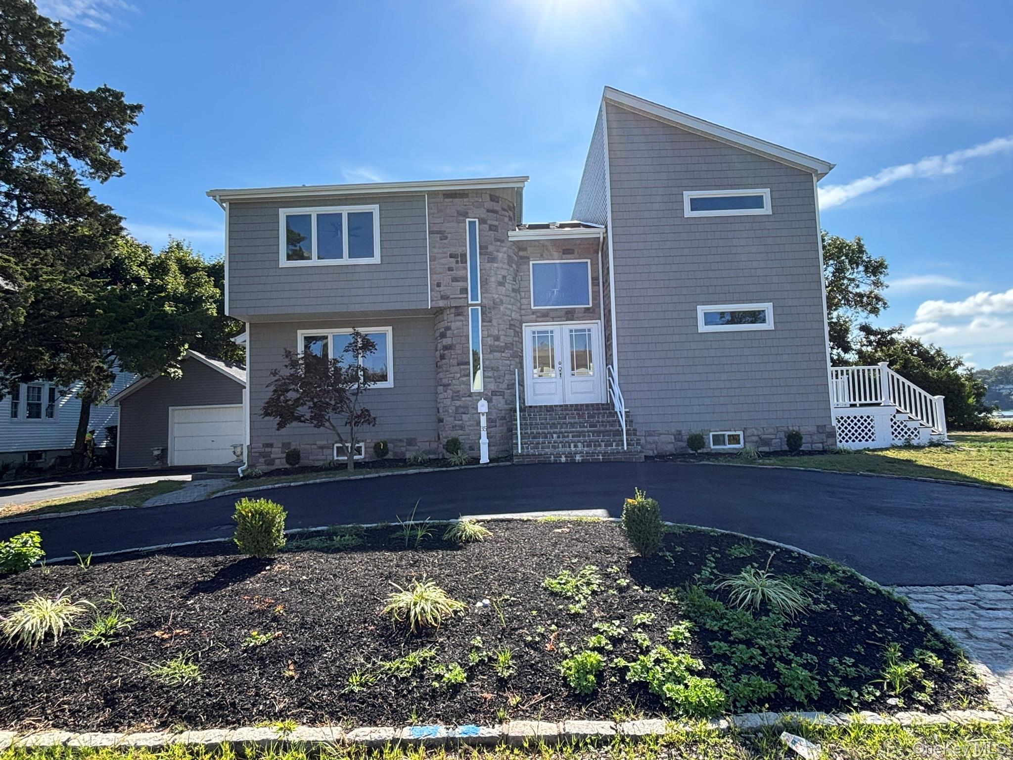 #1 photo, 35 Adams Avenue, ナッソー郡 Bayville , NY 11709