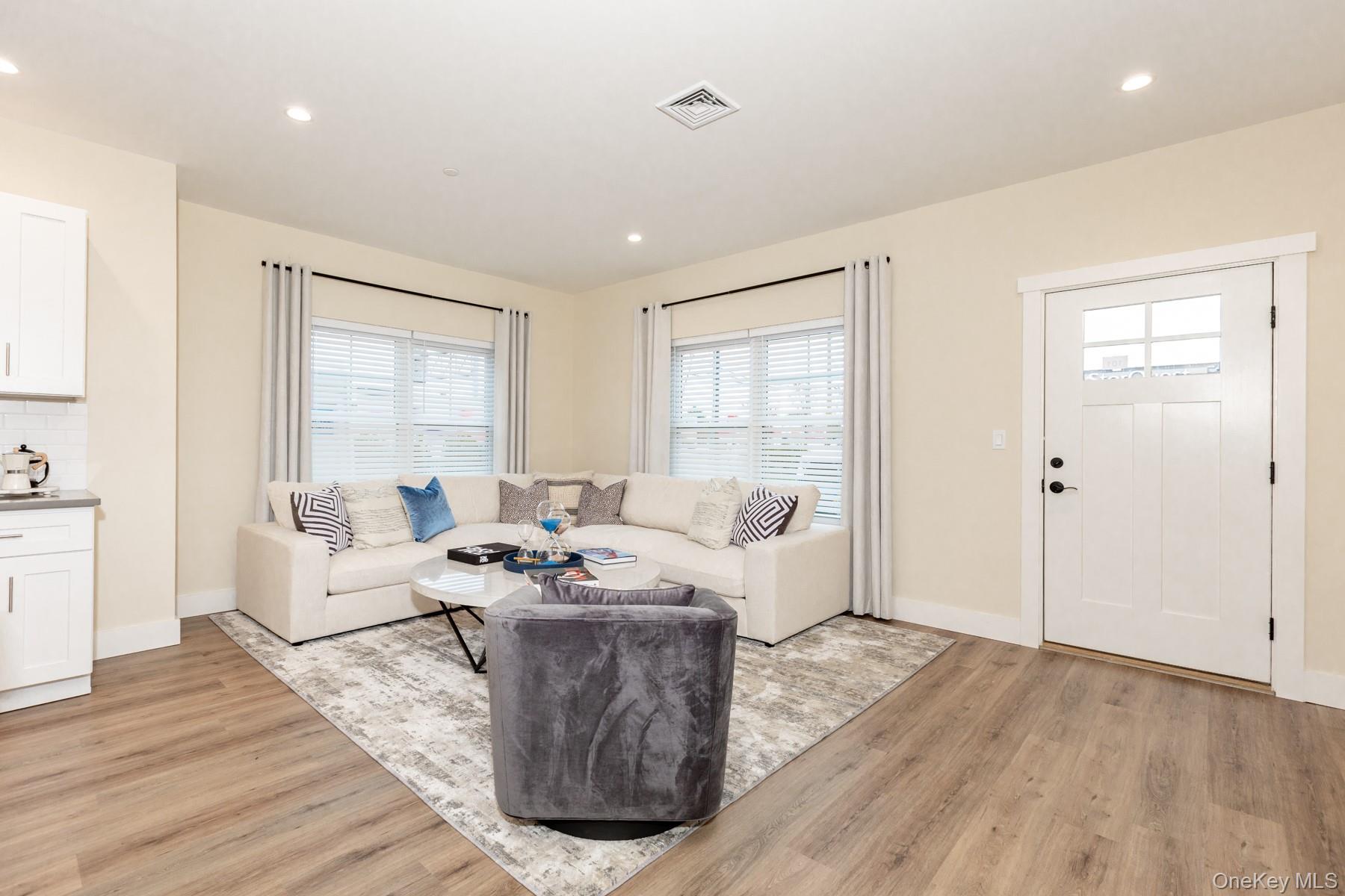 #11 photo, 266 Farmingdale Road, サフォーク郡 West Babylon , NY 11704