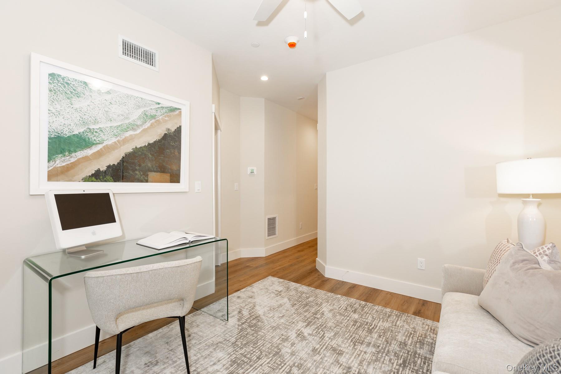 #4 photo, 266 Farmingdale Road, サフォーク郡 West Babylon , NY 11704