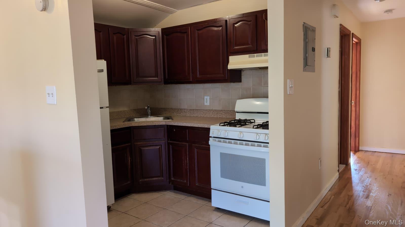 #3 photo, 137-44 Thurston Street, クイーンズ区 Springfield Gardens , NY 11413