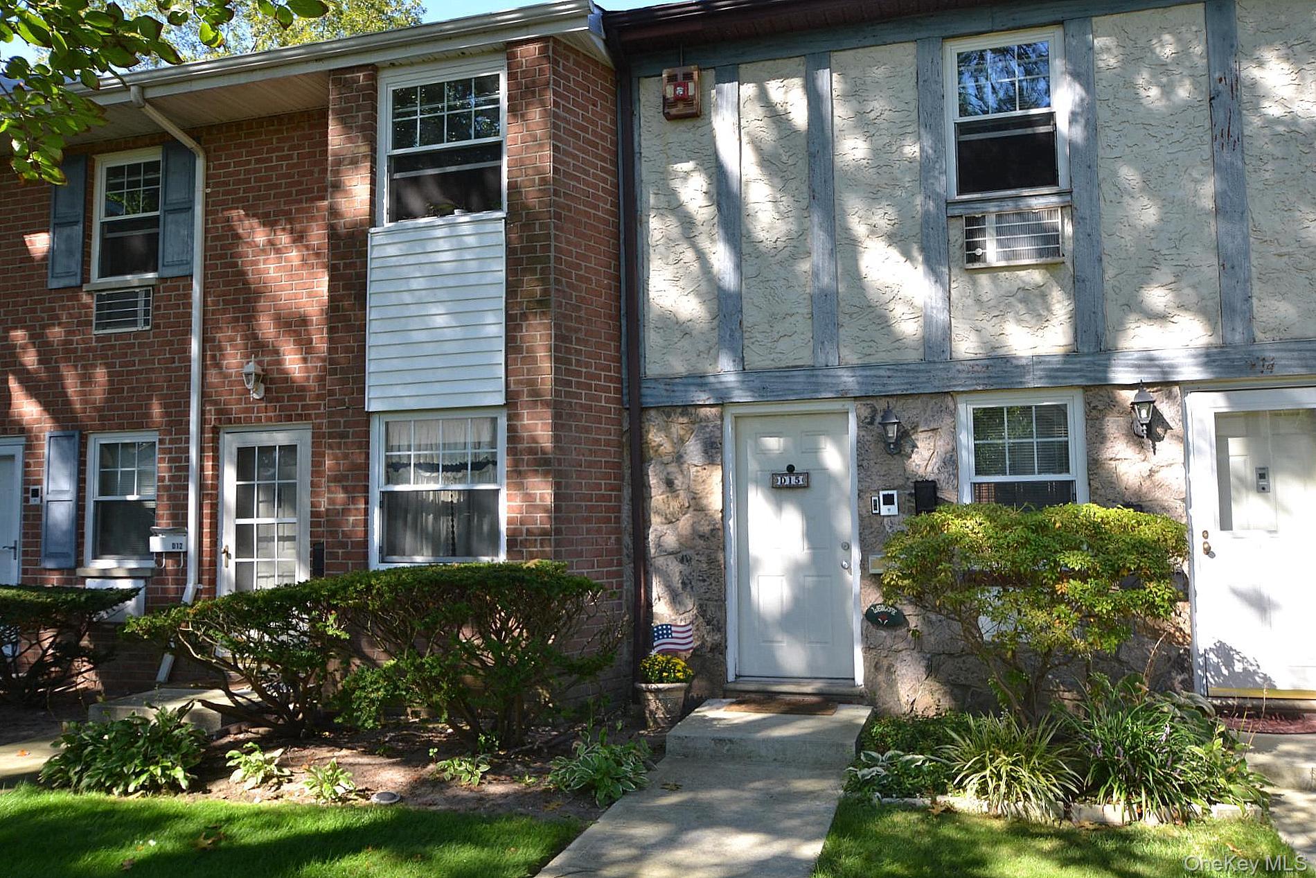 #1 photo, 11 Glen Hollow Drive, Holtsville , NY 11742