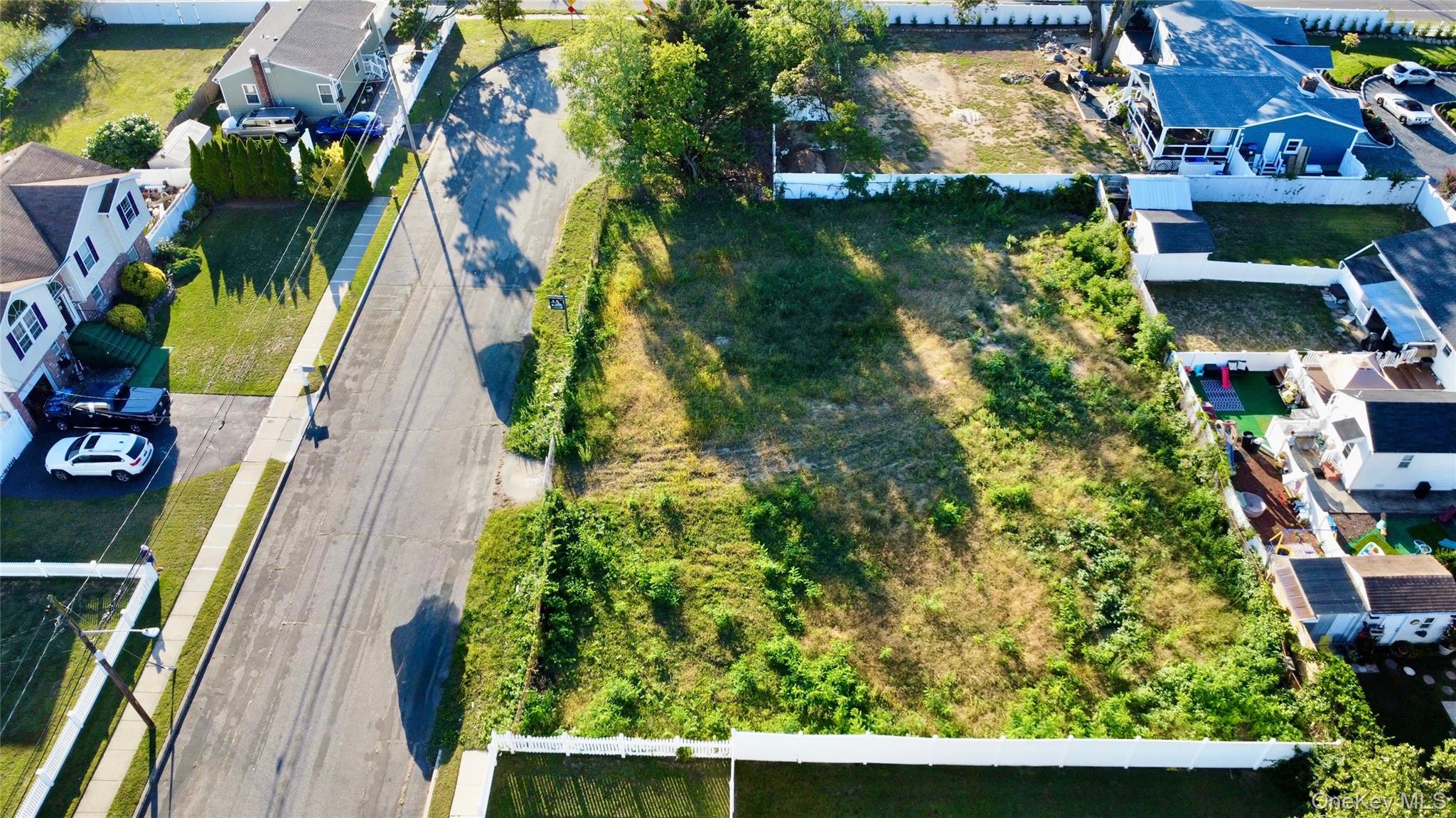 #2 photo, 485 42nd Street, サフォーク郡 North Lindenhurst , NY 11757