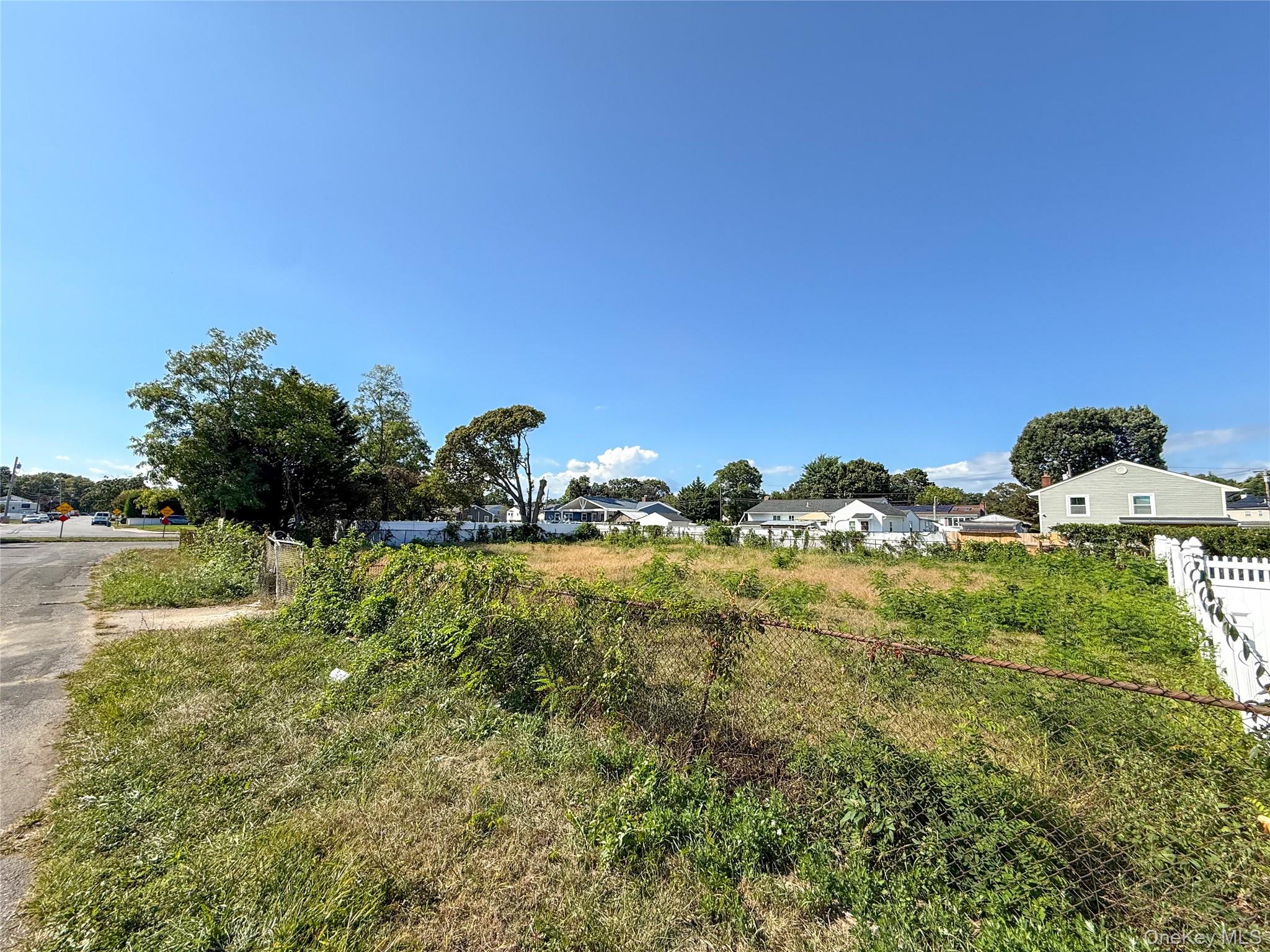 #4 photo, 485 42nd Street, サフォーク郡 North Lindenhurst , NY 11757