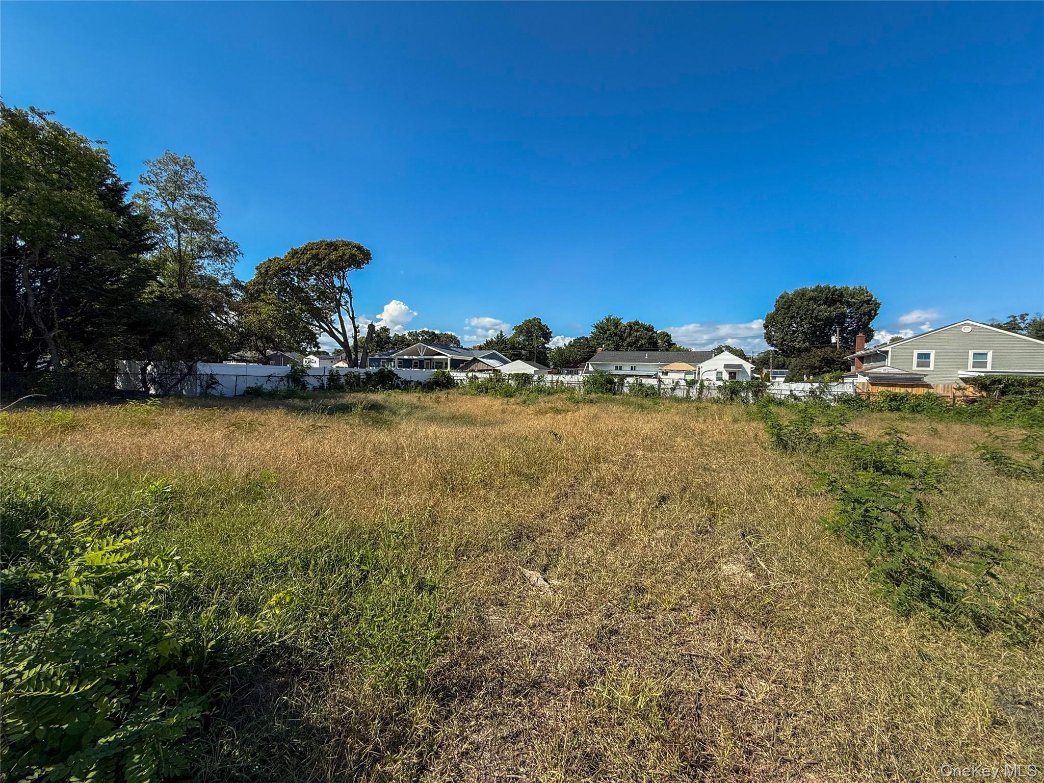 #5 photo, 485 42nd Street, サフォーク郡 North Lindenhurst , NY 11757