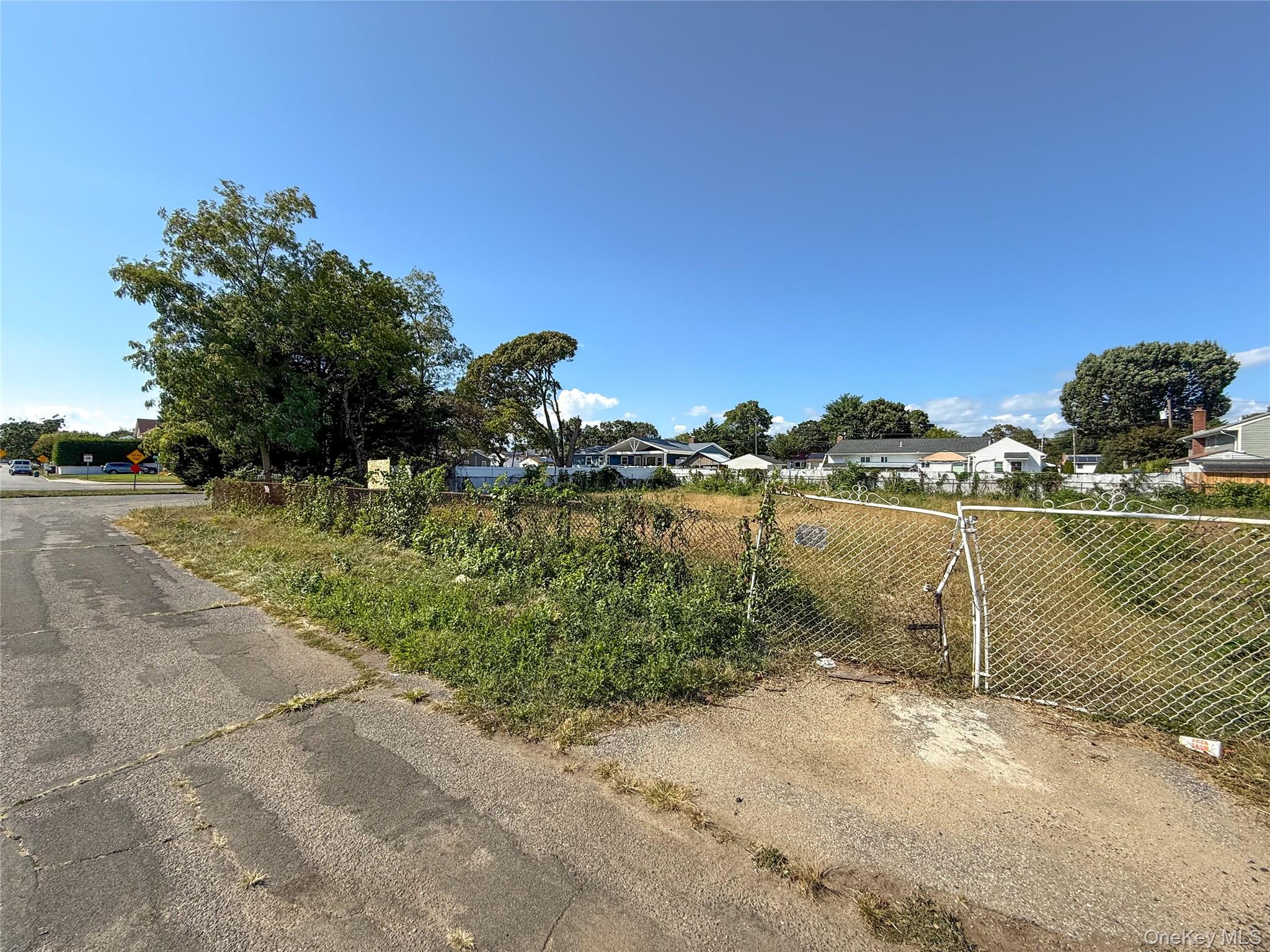 #6 photo, 485 42nd Street, サフォーク郡 North Lindenhurst , NY 11757