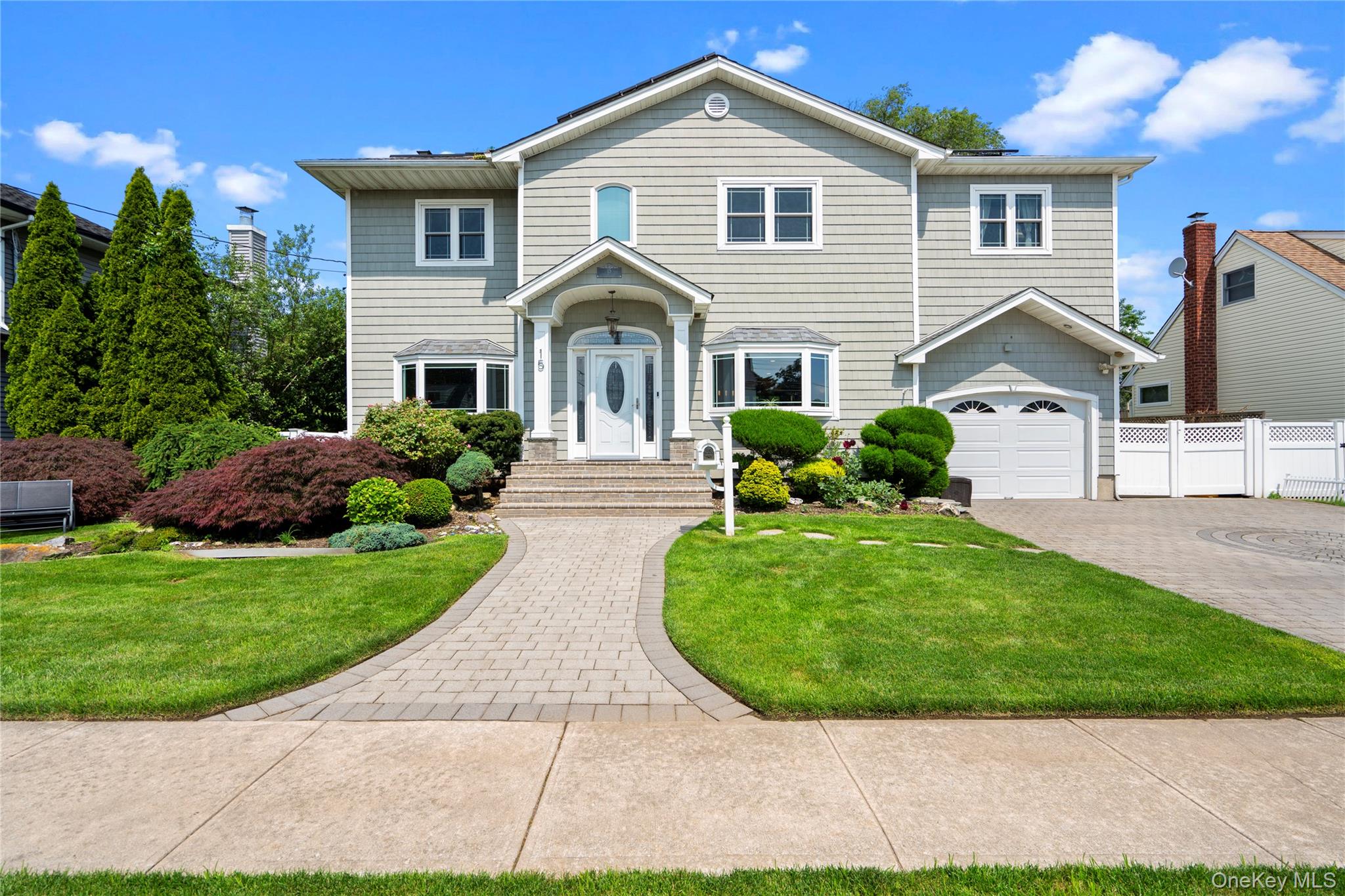 #1 photo, 15 Cedar Drive, नासाउ काउंटी Plainview , NY 11803