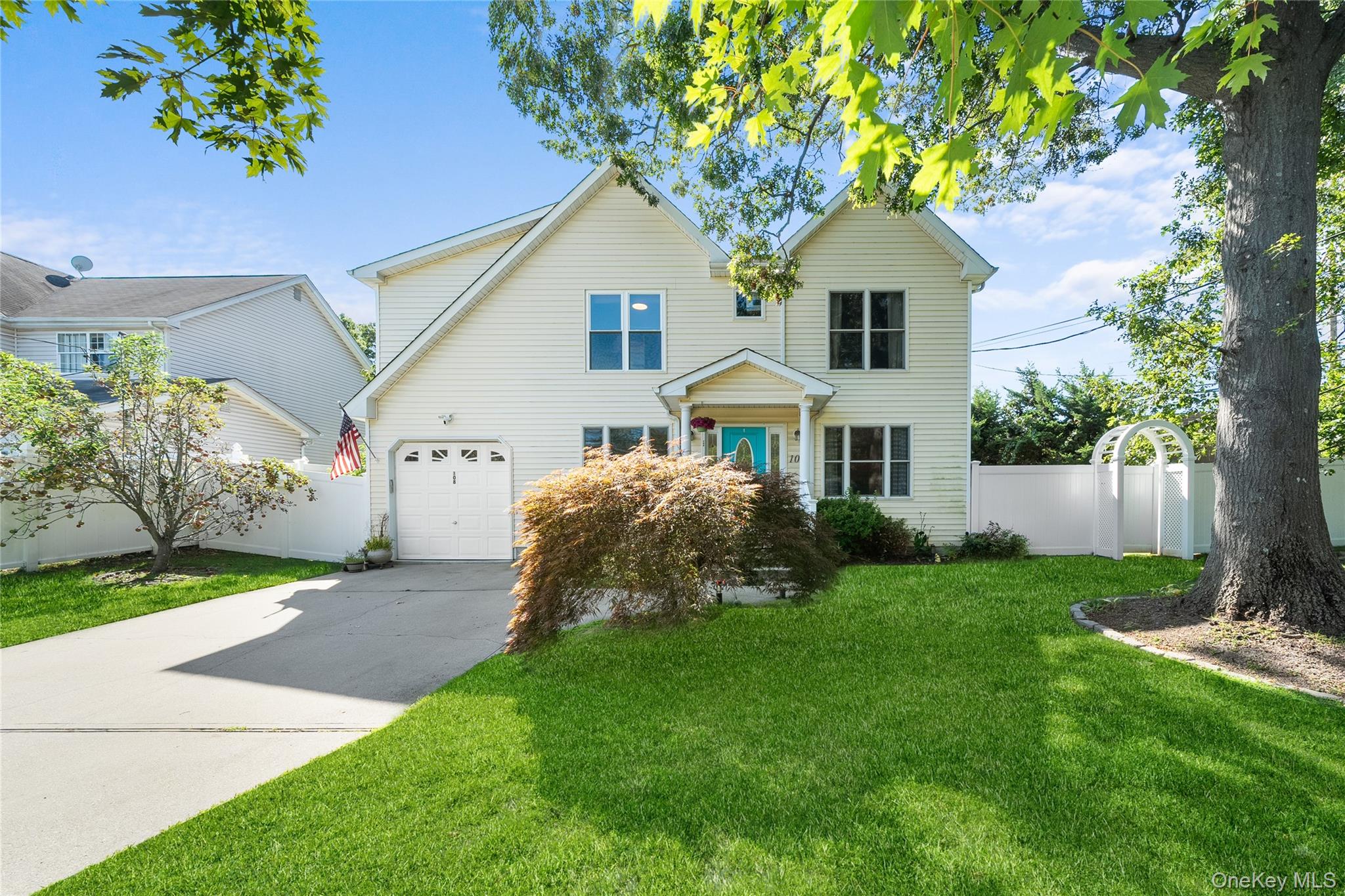 #1 photo, 108 S Hillside Avenue, सफ़ोक काउंटी Nesconset , NY 11767