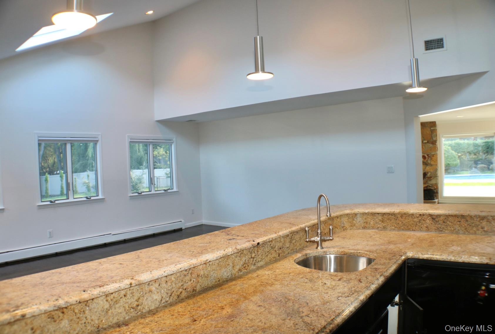 #7 photo, 10 Cedarfield Terrace, サフォーク郡 Saint James , NY 11780