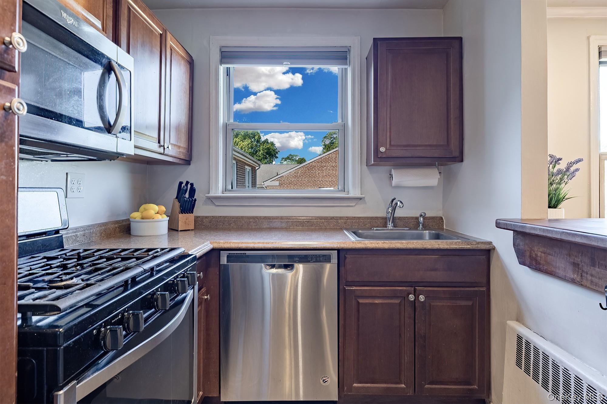 #11 photo, 260 Church, White Plains , NY 10603