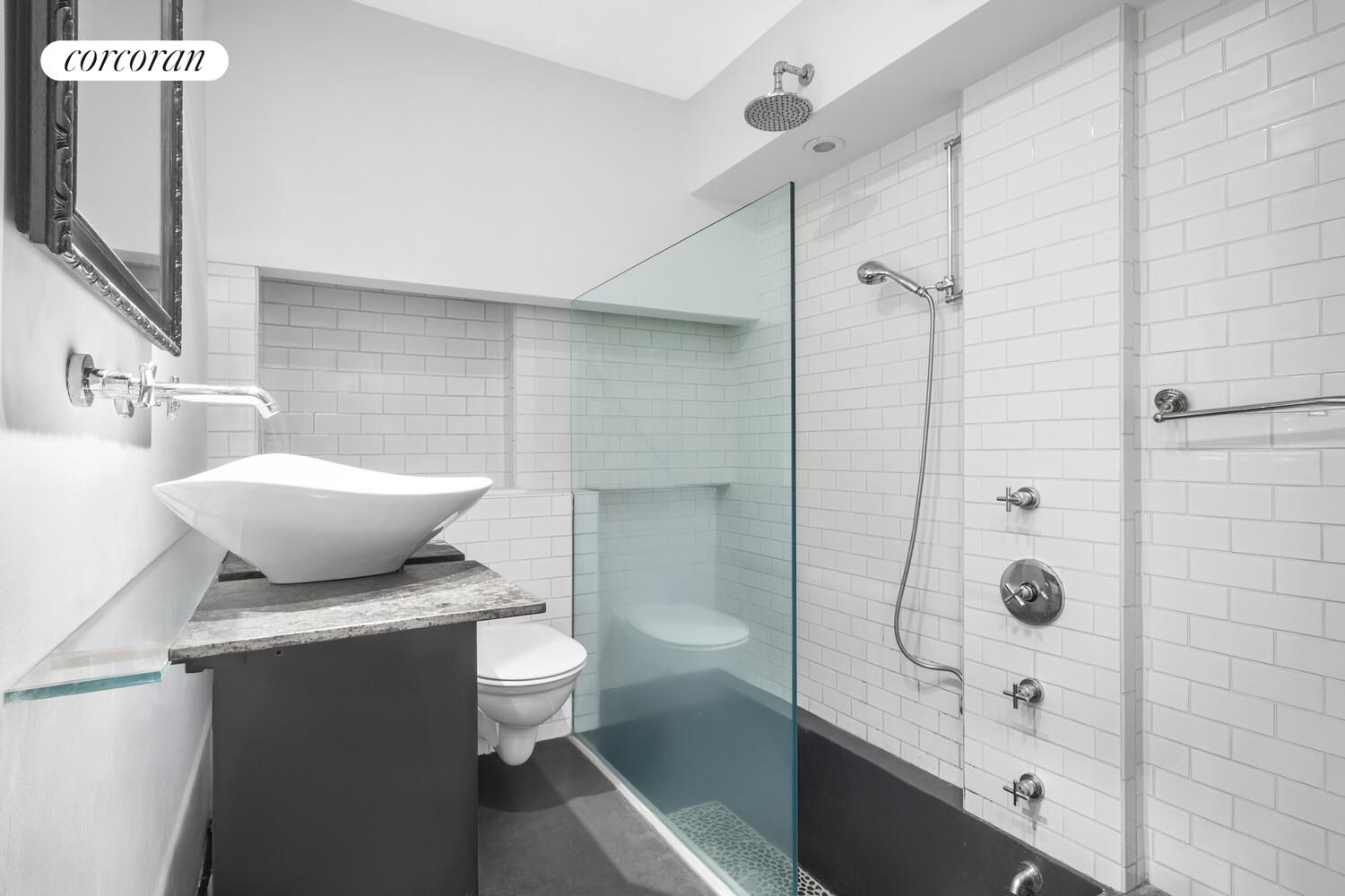 #6 photo, 215 E 17TH Street, マンハッタン Gramercy Park , NY 10003