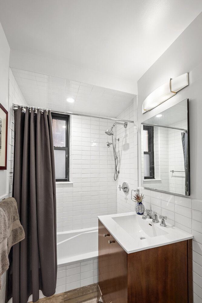 #14 photo, 100 W 12TH Street, Greenwich Village , NY 10011