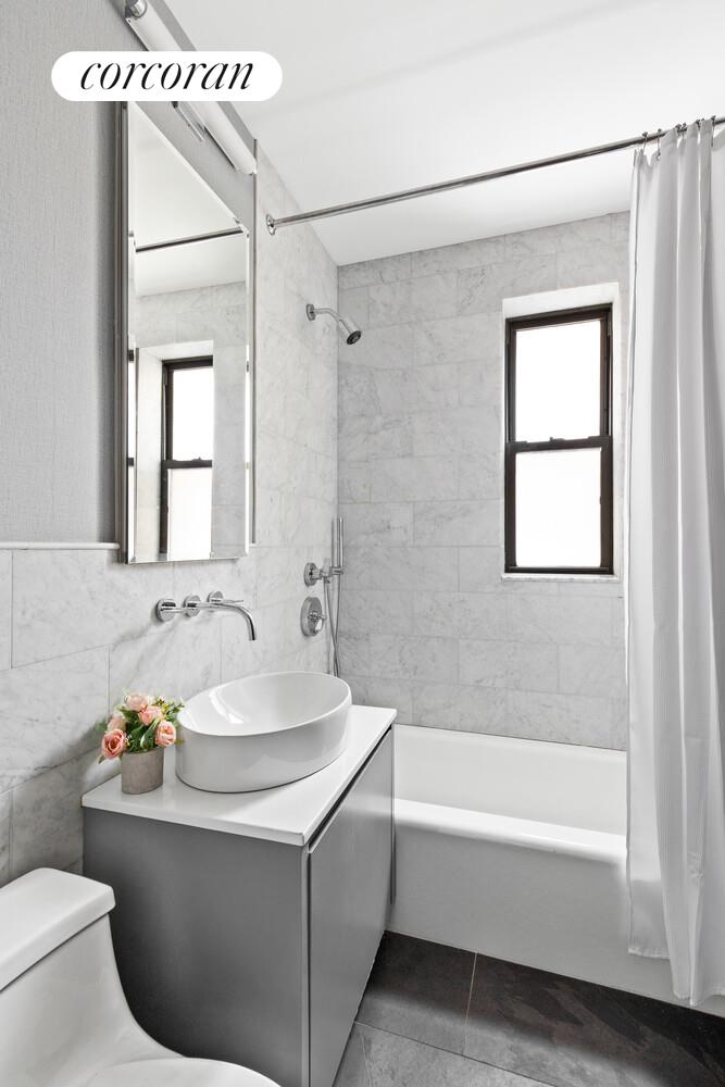 #8 photo, 290 6TH Avenue, マンハッタン Greenwich Village , NY 10014