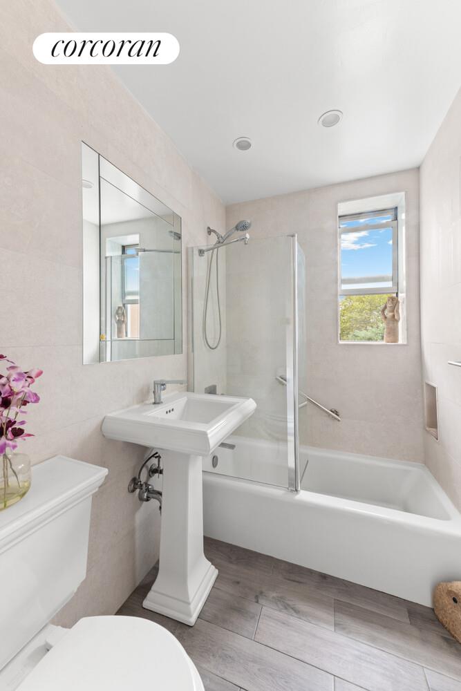 #9 photo, 679 W 239TH Street, ブロンクス区 Central Riverdale , NY 10463