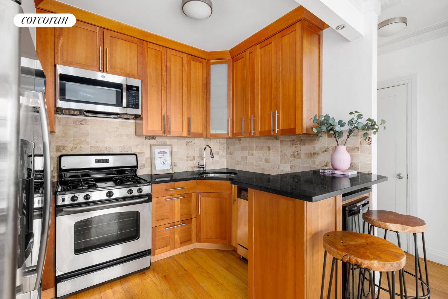 #5 photo, 636 LEONARD Street, Greenpoint , NY 11222