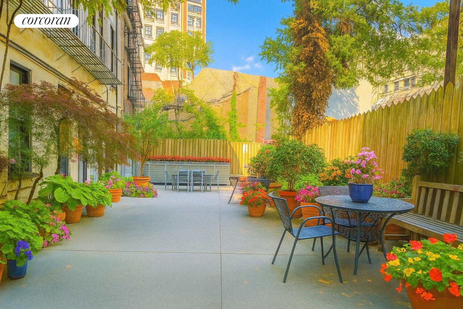 #1 photo, 22 CORNELIA Street, マンハッタン West Village , NY 10014