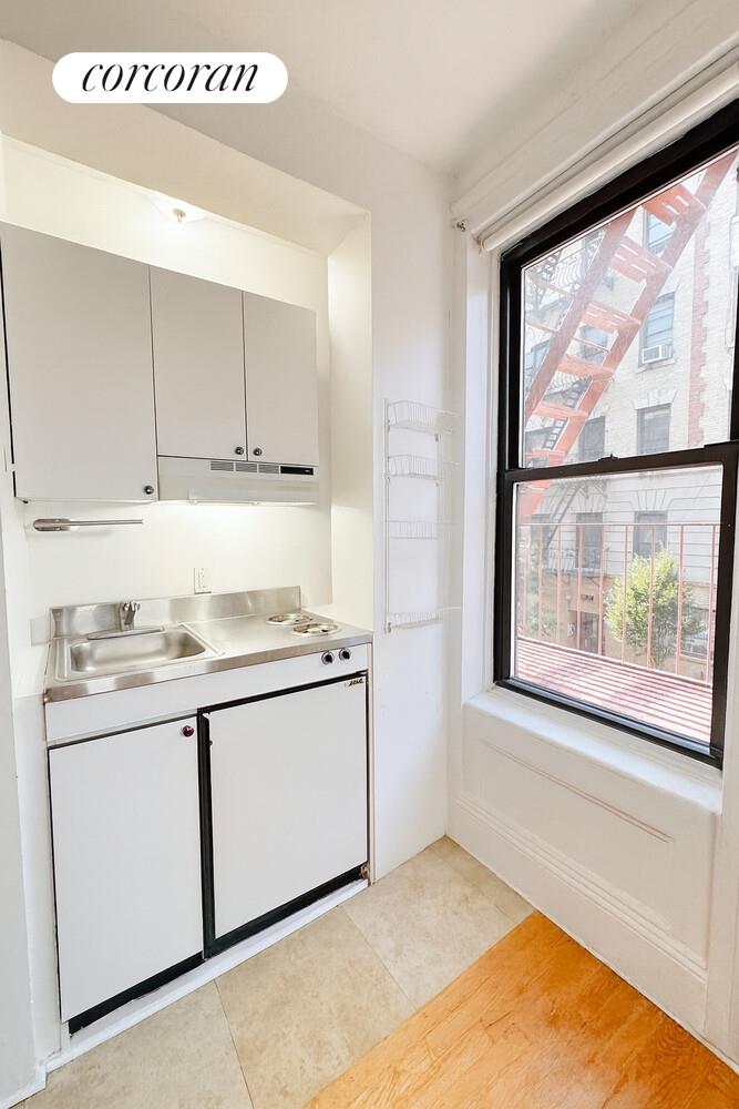 #4 photo, 22 CORNELIA Street, マンハッタン West Village , NY 10014