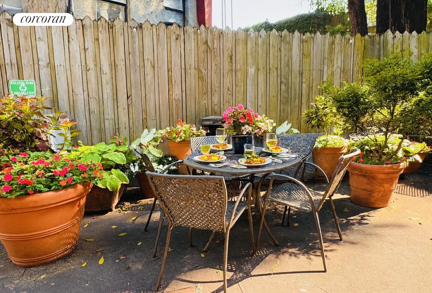 #8 photo, 22 CORNELIA Street, マンハッタン West Village , NY 10014