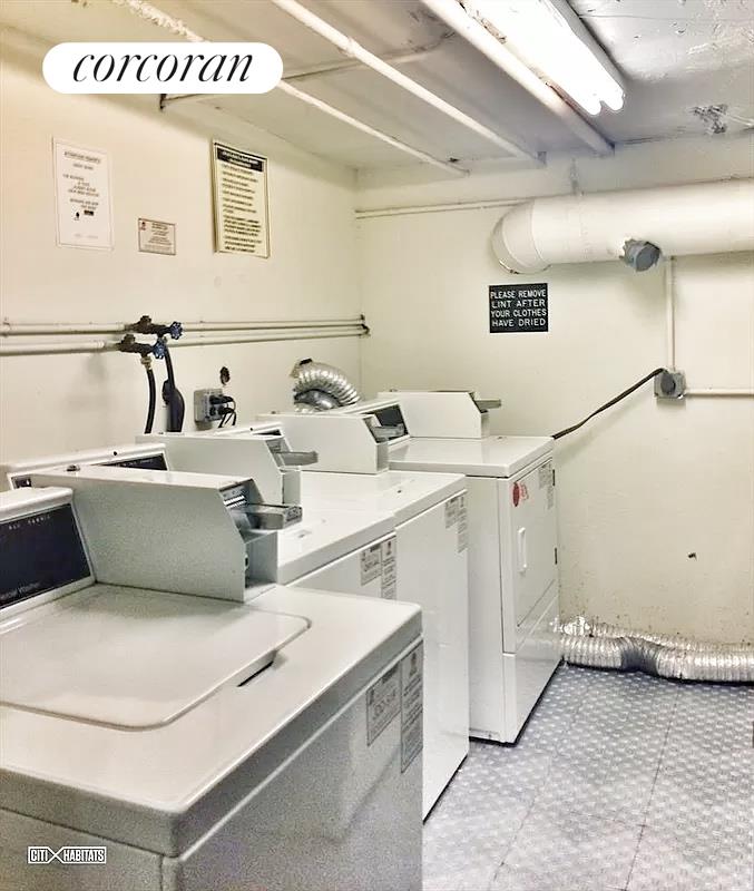 #9 photo, 22 CORNELIA Street, マンハッタン West Village , NY 10014