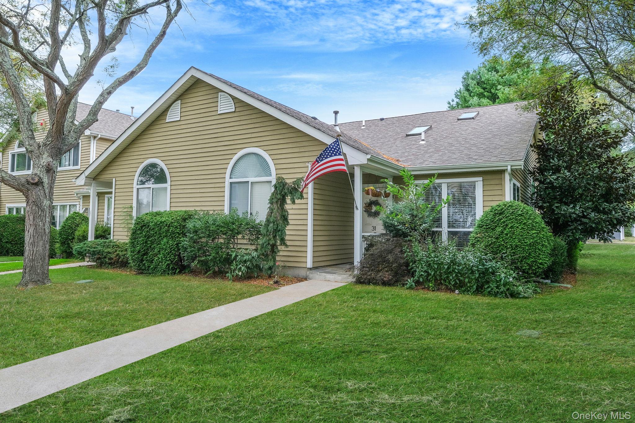 #1 photo, 31 Eric Drive, サフォーク郡 Middle Island , NY 11953