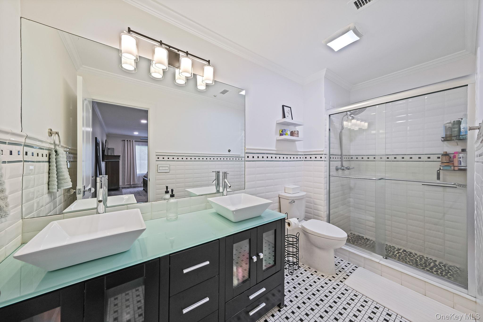 #16 photo, 31 Eric Drive, サフォーク郡 Middle Island , NY 11953