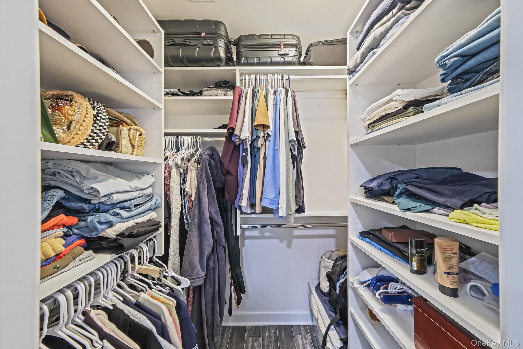 #17 photo, 31 Eric Drive, サフォーク郡 Middle Island , NY 11953