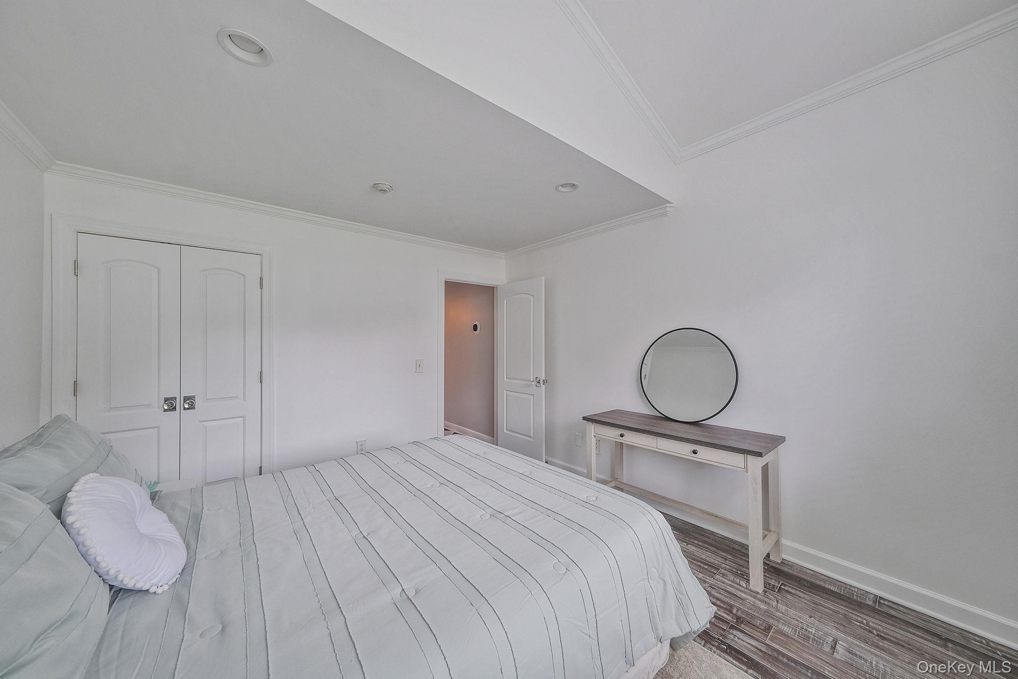 #19 photo, 31 Eric Drive, サフォーク郡 Middle Island , NY 11953